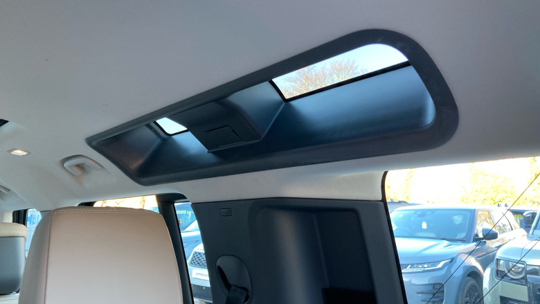 Land Rover Defender 3.0 D300 HSE 110 5dr Auto Diesel Estate